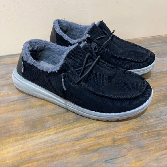 Hey Dude Wendy Corduroy Slip On Comfort Shoes Black Fabric Casual Womens 6 - Picture 2 of 8